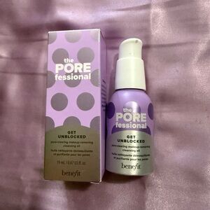 Benefit POREfessional Get Unblocked Cleanser in Purple